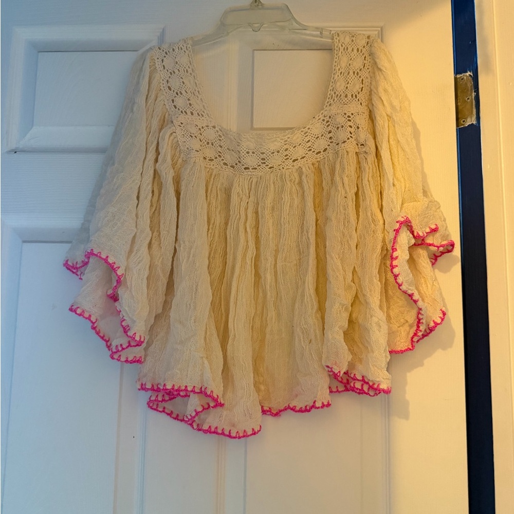 Jen’s Pirate Booty RARE gauze boho bell sleeve top with pink trim